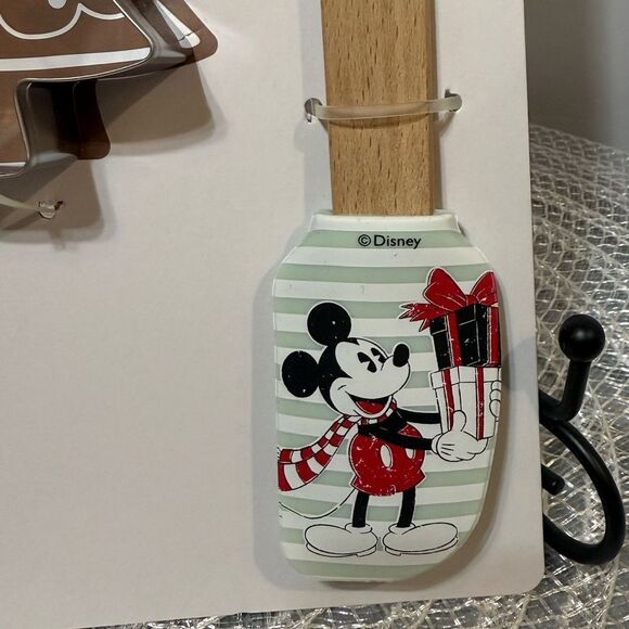 Disney Mickey Mouse Spatulas and Cookie Cutters Set of 4 NWT - Picture 3 of 5